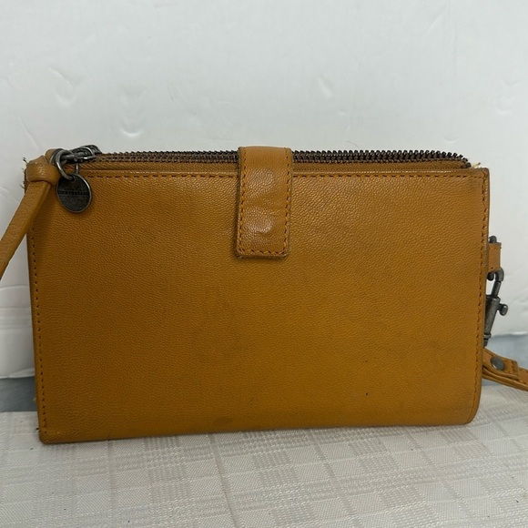 LUCKY BRAND Rayla Leather Phone Wallet - Picture 1 of 8